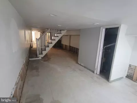 Entry Way - 1018 Brantley Ave, Baltimore, MD 21217 photo 5 of 6