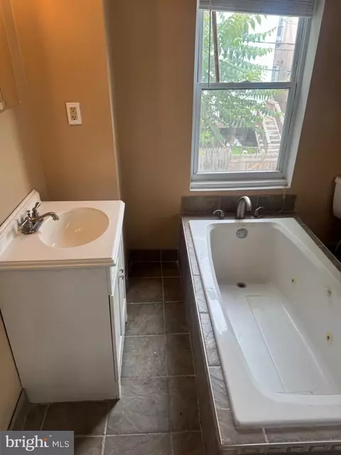 Bath - 1018 Brantley Ave, Baltimore, MD 21217 photo 1 of 1