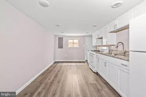Entry Way - 2815 E Madison St, Baltimore, MD 21205 photo 7 of 8