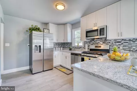 Kitchen - 4906 Grindon Ave, Baltimore, MD 21214 photo 2 of 4