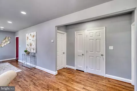 Entry Way - 4906 Grindon Ave, Baltimore, MD 21214 photo 1 of 5