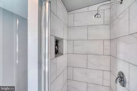 Bath - 4906 Grindon Ave, Baltimore, MD 21214 photo 6 of 9