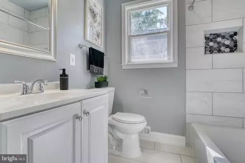 Bath - 4906 Grindon Ave, Baltimore, MD 21214 photo 3 of 9