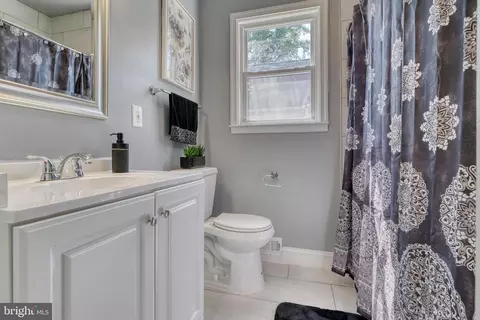 Bath - 4906 Grindon Ave, Baltimore, MD 21214 photo 1 of 9
