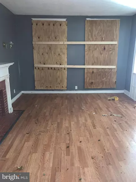 Living - 3434 Edmondson Ave, Baltimore, MD 21229 photo 3 of 3