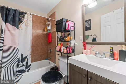 Bath - 30 E 25th St, Baltimore, MD 21218 photo 2 of 4