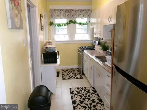 Entry Way - 3217 Ramona Ave, Baltimore, MD 21213 photo 8 of 11