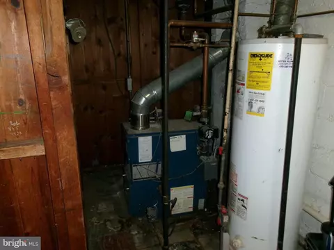 Entry Way - 3217 Ramona Ave, Baltimore, MD 21213 photo 10 of 11