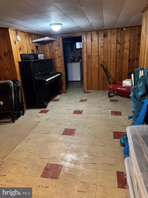 Entry Way - 3217 Ramona Ave, Baltimore, MD 21213 photo 5 of 11