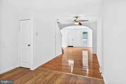 Entry Way - 407 Lynn Ave, Baltimore, MD 21223 photo 2 of 5