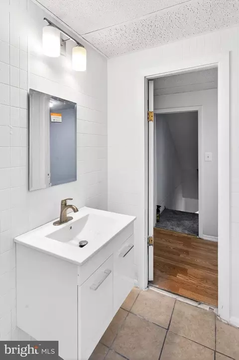 Bath - 407 Lynn Ave, Baltimore, MD 21223 photo 3 of 3