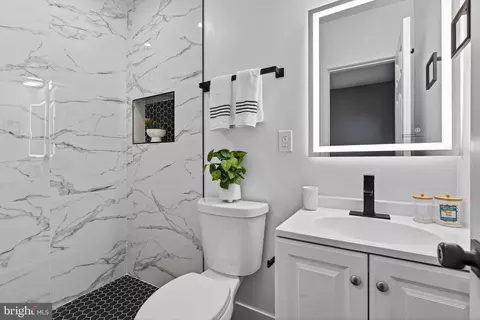 Bath - 3015 Spaulding Ave, Baltimore, MD 21215 photo 2 of 7