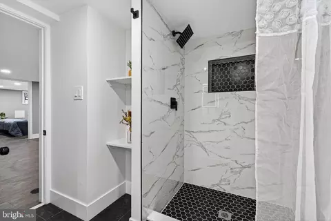 Bath - 3015 Spaulding Ave, Baltimore, MD 21215 photo 7 of 7