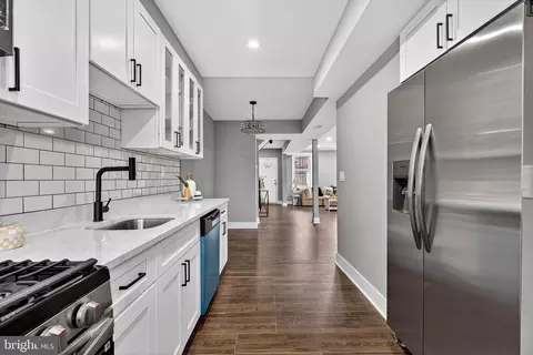 Entry Way - 3015 Spaulding Ave, Baltimore, MD 21215 photo 5 of 7