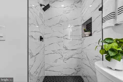 Bath - 3015 Spaulding Ave, Baltimore, MD 21215 photo 3 of 7