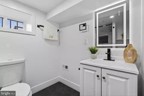 Bath - 3015 Spaulding Ave, Baltimore, MD 21215 photo 6 of 7