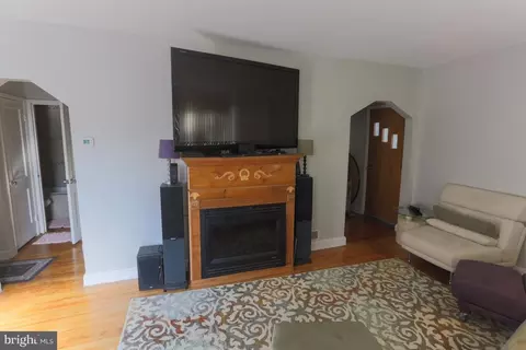 Entry Way - 2707 Talbot Rd, Baltimore, MD 21216 photo 1 of 2