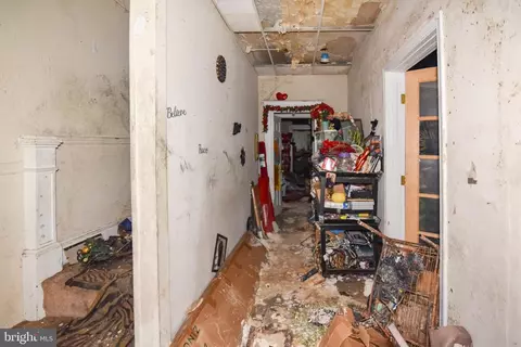 Entry Way - 2470 Keyworth Ave, Baltimore, MD 21215 photo 1 of 2