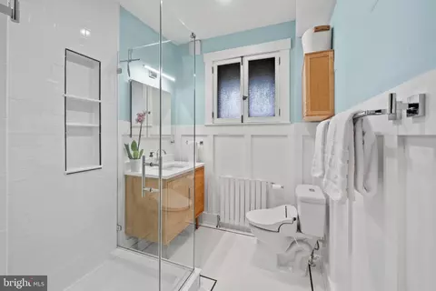 Bath - 2900 Rueckert Ave, Baltimore, MD 21214 photo 1 of 1