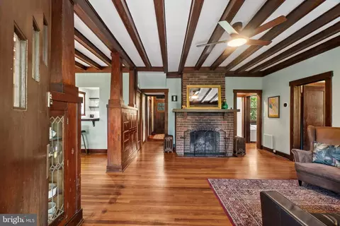 Entry Way - 2900 Rueckert Ave, Baltimore, MD 21214 photo 2 of 4