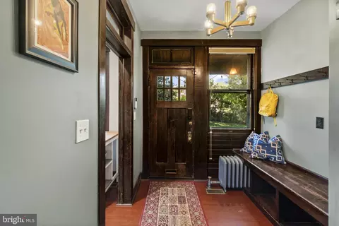Entry Way - 2900 Rueckert Ave, Baltimore, MD 21214 photo 3 of 4