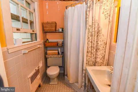 Bath - 24 Merrymount Rd, Baltimore, MD 21210 photo 4 of 6