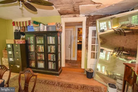 Entry Way - 24 Merrymount Rd, Baltimore, MD 21210 photo 2 of 9