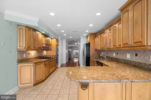 Kitchen - 1933 Fleet St, Baltimore, MD 21231 photo 3 of 7