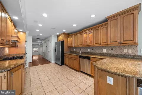 Kitchen - 1933 Fleet St, Baltimore, MD 21231 photo 1 of 7