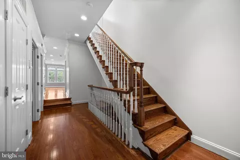 Entry Way - 1933 Fleet St, Baltimore, MD 21231 photo 20 of 23