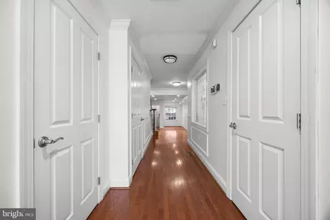 Entry Way - 1933 Fleet St, Baltimore, MD 21231 photo 14 of 23