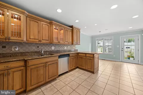 Kitchen - 1933 Fleet St, Baltimore, MD 21231 photo 6 of 7