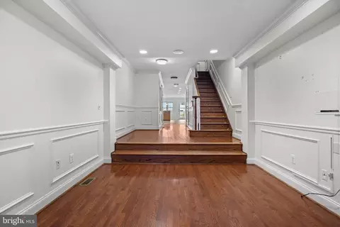 Entry Way - 1933 Fleet St, Baltimore, MD 21231 photo 2 of 23