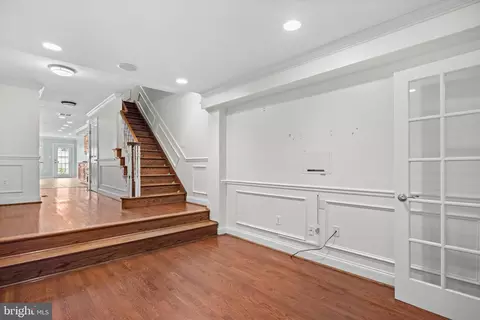 Entry Way - 1933 Fleet St, Baltimore, MD 21231 photo 6 of 23