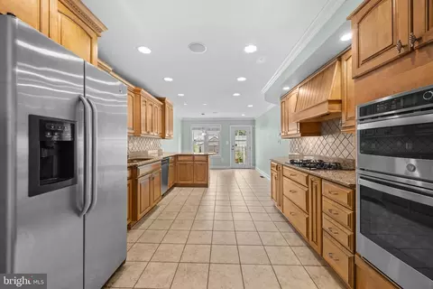 Kitchen - 1933 Fleet St, Baltimore, MD 21231 photo 4 of 7