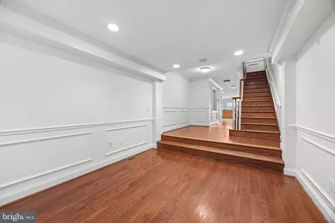 Entry Way - 1933 Fleet St, Baltimore, MD 21231 photo 4 of 23
