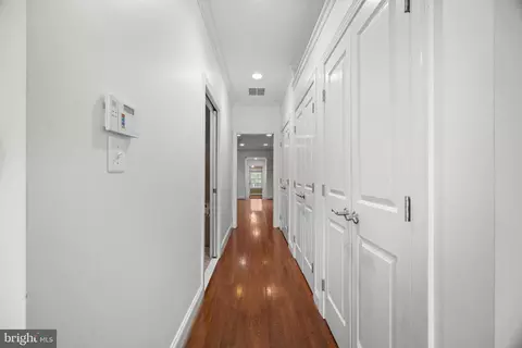 Entry Way - 1933 Fleet St, Baltimore, MD 21231 photo 17 of 23