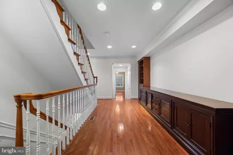 Entry Way - 1933 Fleet St, Baltimore, MD 21231 photo 10 of 23