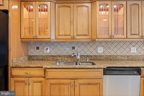 Kitchen - 1933 Fleet St, Baltimore, MD 21231 photo 5 of 7
