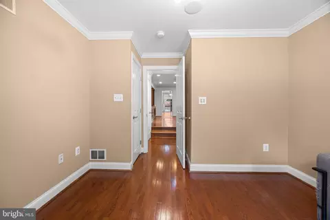 Entry Way - 1933 Fleet St, Baltimore, MD 21231 photo 16 of 23