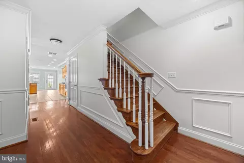 Entry Way - 1933 Fleet St, Baltimore, MD 21231 photo 7 of 23