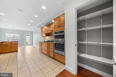 Entry Way - 1933 Fleet St, Baltimore, MD 21231 photo 8 of 23