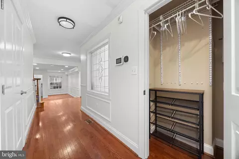 Entry Way - 1933 Fleet St, Baltimore, MD 21231 photo 11 of 23