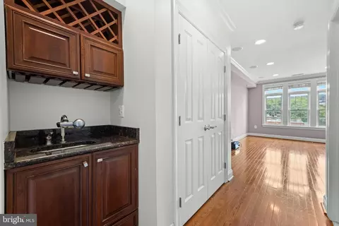 Entry Way - 1933 Fleet St, Baltimore, MD 21231 photo 22 of 23