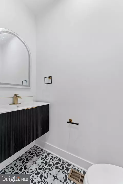 Bath - 1812 N Regester St, Baltimore, MD 21213 photo 2 of 5