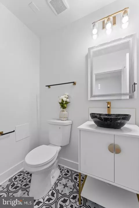 Bath - 1812 N Regester St, Baltimore, MD 21213 photo 3 of 5