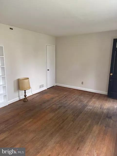 Living - 2119 Cloville Ave, Baltimore, MD 21214 photo 2 of 3