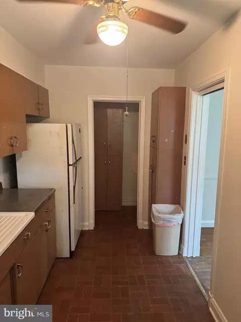 Entry Way - 2119 Cloville Ave, Baltimore, MD 21214 photo 1 of 1