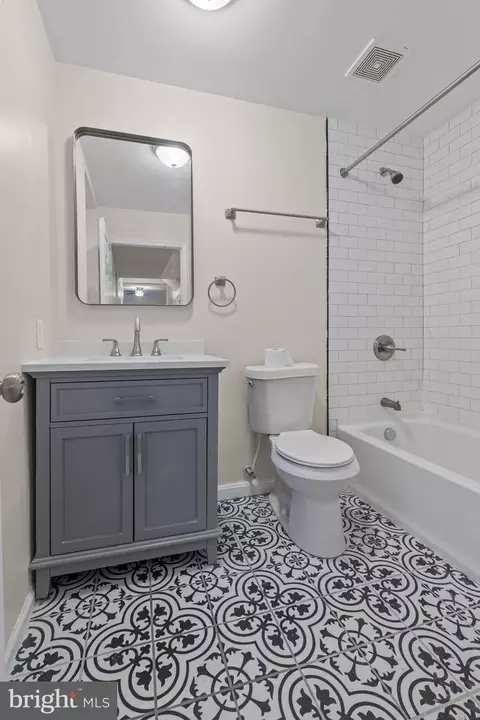 Bath - 2024 E Baltimore St E, Baltimore, MD 21231 photo 1 of 3