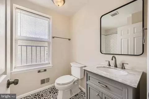 Bath - 2024 E Baltimore St E, Baltimore, MD 21231 photo 3 of 3